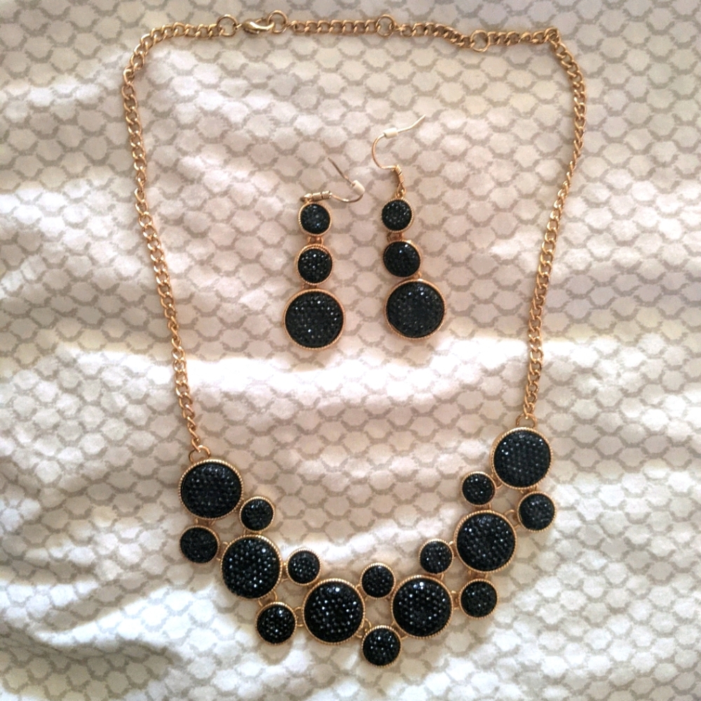 Black stone and gold necklace/earrings set